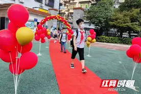 过“梦想之门”，走“理想大道”何家坳小学开学有惊喜图片