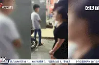 店铺泼水驱赶流浪汉惹众怒，真相大反转图片