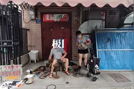 修高压锅20余年的胡爷爷，现如今依然守候老年顾客图片