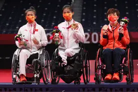 羽毛球——女子单打WH2级赛况图片