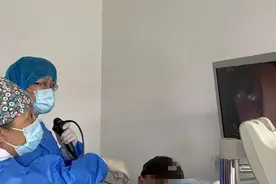 男子半夜耳朵剧痛，医生检查发现蟑螂！还拼命往耳内钻，画面高能图片