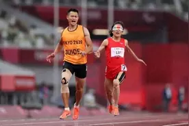 你举起国旗，我举起你图片