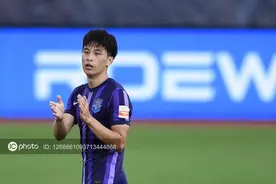 巴顿：名字确实来自那个美国将军，我的进步归功于教练队友图片