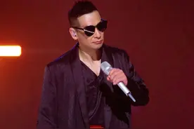 把说唱歌手吓得气不敢出，他凭什么能当“带头大哥”？图片