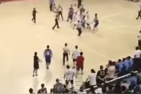 湖南衡阳市运动会篮球赛球员互殴，警方：无人受伤，调解后比赛继续图片
