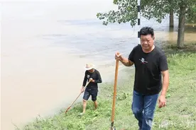 记者探访汉江历史险工险段：“拔高”配置上堤防守劳力图片