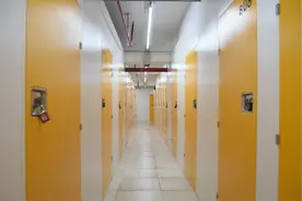 一立方米能装下什么，探访上海个人迷你仓：老人将去世老伴物品存放在迷你仓库视频封面
