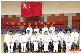 17岁截肢痛苦自卑“半路出家”驰骋球场图片