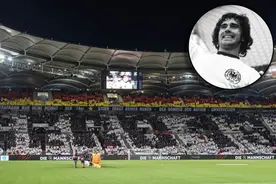 默哀1分钟+巨型Tifo！德国主场球迷为此前离世的盖德-穆勒哀悼图片