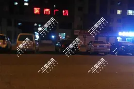 ​“家在眼前，路在远处”！农安这个小区住户很头疼：家门口乱停车，回家只能绕路走图片