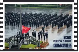 从褪去稚嫩，到身着藏蓝，我们的父母这么说图片