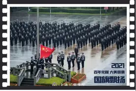 从褪去稚嫩，到身着藏蓝，我们的父母这么说图片