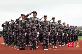 不惧风雨百炼成钢！日照一中2021级新生军训圆满结束图片