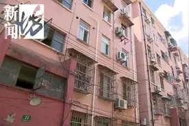 奇葩操作！沪一居民楼铁门成“拦路虎”，拆了锁芯就合法了？图片