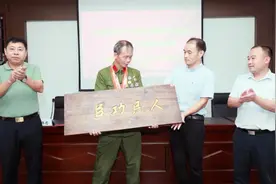 “人民功臣”捐了！龙游的“英雄指导员”，真赞！图片