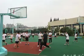 昨晚，宁波初中夜自修第一天，有多少学生参加？晚餐怎么安排？我们看到了这一幕图片