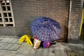 又打雷又下雨 离家出走的“犟老太”遇到了更犟的人图片
