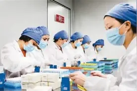 新冠流感联检试剂盒在沪投产分发图片