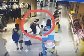 玩具车不翼而飞 店家一看监控：哪能这样教孩子？图片
