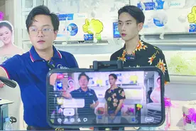 直播推广国货、介绍中国文化 广西小伙走红柬埔寨图片