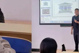 小猫闯入教室认真“听课”，学生：都认识它，老师没赶它走视频封面