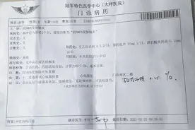 四川一高中女生病后出院复学难：学校要求陪读，父母称需打工图片