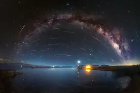 星影 | 初凉宜夜透衣罗，时见流星度绛河图片