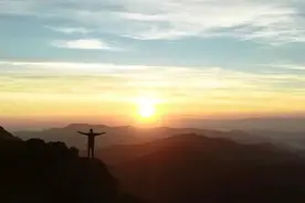 老俞闲话丨人生的底线和顶峰图片