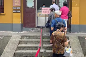 杭州人才知道的秘密，初一十五起了大早去庙里，是为了这一口素烧鹅图片
