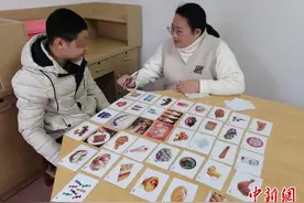广西教师世家守初心 孙辈从事特教关爱特殊儿童图片