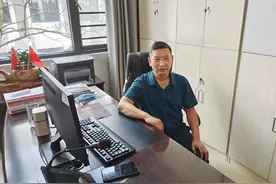 严谨治学 大爱育人——优秀教育工作者李国舟图片