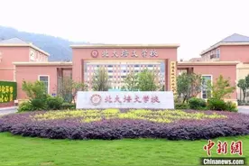 “宁德北大培文”陷改名纷争 宁德官方：改名势在必行，正在和北大对接图片