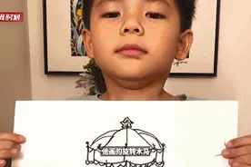羡慕！上海爸爸自制可亮灯可乘坐旋转木马，灵感来自儿子手稿图片