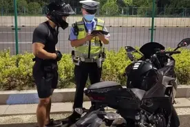 南通警方针对举报开展集中整治，17辆“炸街”摩托车被查图片