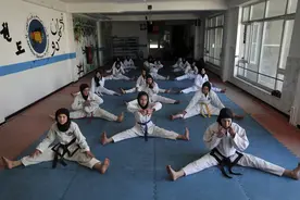 早安·世界｜塔利班将禁止妇女参加体育运动，因面部和身体无法被遮盖图片