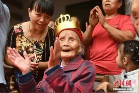 成都长寿老人迎来121岁生日图片