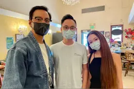 网友就餐偶遇吴彦祖 戴框架眼镜帅气如初图片