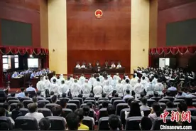 领导司机变身“黑老大”疯狂敛财 犯14宗罪获刑23年图片