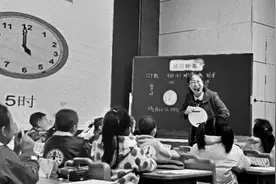 碑林区 诠释红烛精神 她让学生“心中有火，眼里有光”出镜人物：西安市碑林区大学南路小学 赵君图片