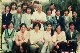 回忆40年前的执教趣事：那时我跟学生挤同一条板凳看电影图片