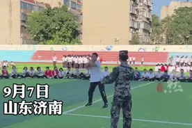 济南泉城中学军训现场 男生花式摇摆表演舞蹈引来同学们拍手叫好图片
