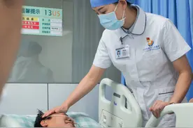 东莞护士读研：12年前中专学历，12年后硕士毕业图片