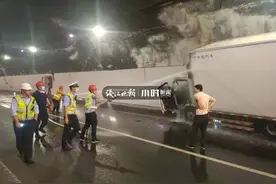 太险了！高速隧道里小货车上突然跳下一个人，还在地上打了滚图片