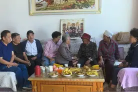 中央广播电视总台国防军事频道《伟大的长征》摄制组在静宁采拍图片