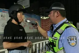 “哥，你是我亲哥，放过我一次”男子酒驾被查竟耍赖纠缠2个小时图片