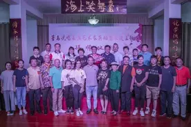 79岁说唱表演艺术家龚伯康，在教师节迎来新学生，他想起60年前的拜师图片