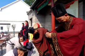 尊师重道！邹城传统拜师礼致敬教师图片