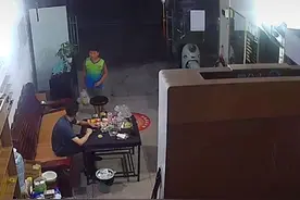 广西男孩鼓起勇气求助理发店老板送他回家，网友：勇敢的小孩遇上善良的大人图片