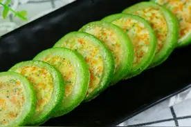 每日一膳｜周末来点精致小菜——西葫芦饼图片