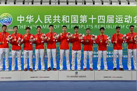 羽毛球——福建队获得男子团体冠军图片